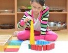 L’educazione montessoriana: caratteristiche ed effetti sulle funzioni cognitive nell’età infantile