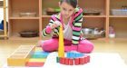 L’educazione montessoriana: caratteristiche ed effetti sulle funzioni cognitive nell’età infantile
