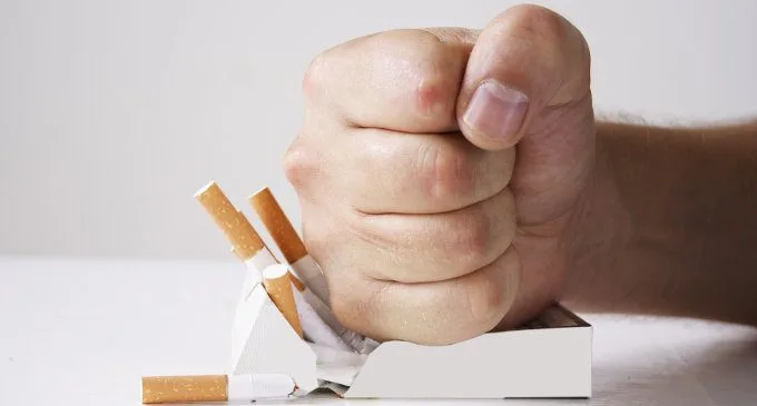 Smettere di fumare riduce anche l'abuso di alcol e droghe