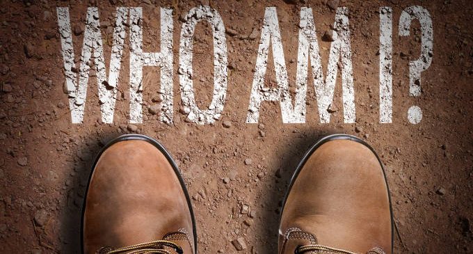 Chi siamo? Da dove veniamo? – Evitare le domande esistenziali può minare la nostra salute mentale