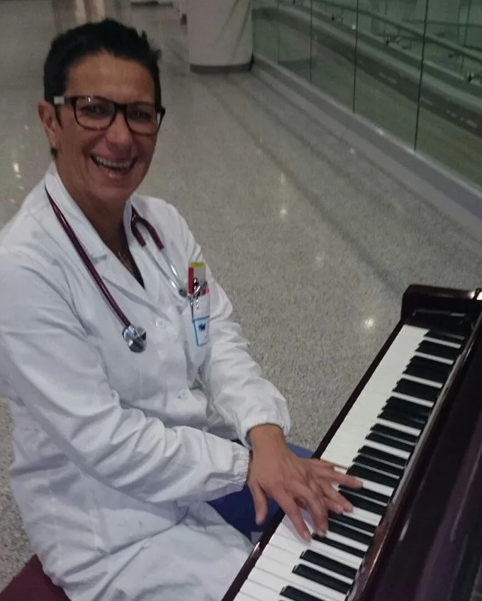 Intervista a Paola Matera la dottoressa che canta ai malati