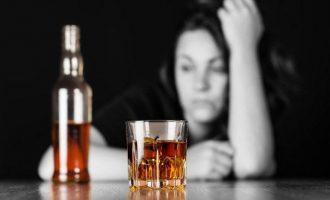 L’alcool e i suoi effetti – Introduzione alla psicologia L’alcool e i suoi effetti – Introduzione alla psicologia