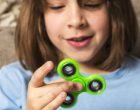 I fidget spinner sono solo un capriccio o combattono davvero ansia e stress?