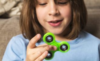 I fidget spinner sono solo un capriccio o combattono davvero ansia e stress?