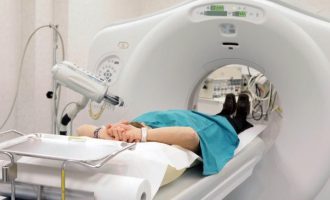 La tomografia a emissione di positroni (PET) – Introduzione alla Psicologia La tomografia a emissione di positroni (PET) – Introduzione alla Psicologia