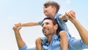 Relazione padre-figlio le differenze di interazione con figli maschi e femmine