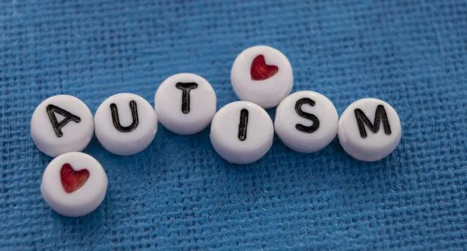Famiglie di bambini autistici come il disturbo dei figli impatta sullo stress genitoriale