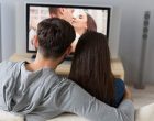 La visione condivisa di film e serie TV fa bene alla coppia