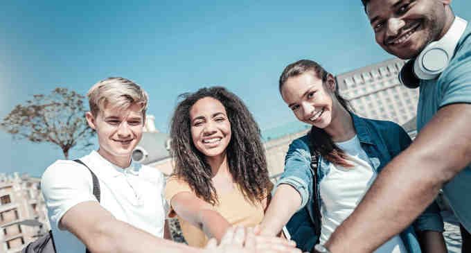Gli amici si somigliano: il nostro cervello è più in sintonia con chi è nostro amico