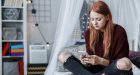 La correlazione tra l’uso degli smartphone e la felicità tra gli adolescenti