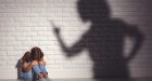 Trauma infantile nei genitori: aumenta il rischio di problemi comportamentali nei figli