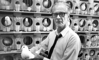 Burrhus Skinner: il padre del condizionamento operante – Introduzione alla Psicologia Burrhus Skinner: il padre del condizionamento operante – Introduzione alla Psicologia