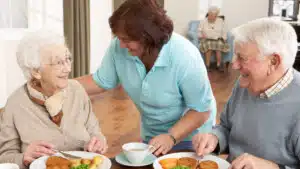 Demenza: strumenti e indicazioni per gestire il momento del pasto