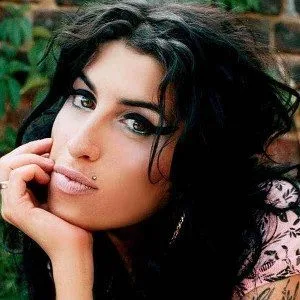 Amy Winehouse, un triste viaggio tra pub e Rehab