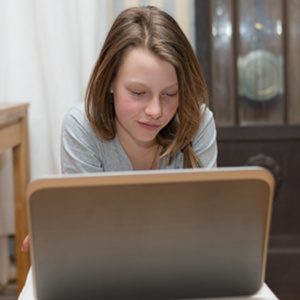 L’invidia ai tempi di Facebook. - Immagine:© Jan Jansen - Fotolia.com 