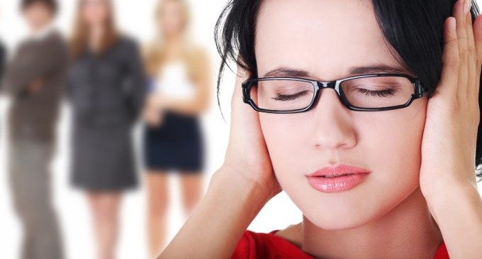 Fobia sociale: perfezionismo e ruminazione come predittori di ansia sociale e depressione
