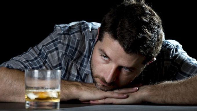 Alcol, gioco d’azzardo e dipendenza