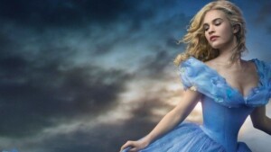 Io mi salvo da sola! La cenerentola di oggi: un'eroina contemporanea che indossa abiti d'epoca