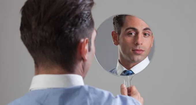 L' esser pieni di s&eacute; non equivale all'esser pieni di me: uso dei pronomi personali e narcisismo - Immagine: 68405556