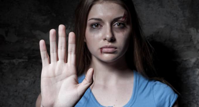 Le donne che subiscono violenza domestica hanno un rischio maggiore di sviluppare problemi mentali - Immagine: 65528007