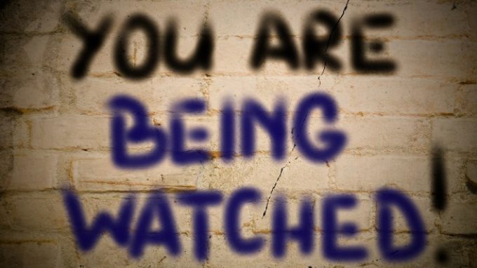 Combattiamo per la nostra privacy… ma prima condividiamolo su facebook!
