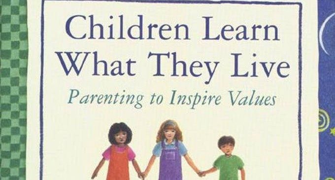 I bambini imparano quello che vivono, di Dorothy Law Nolte – Poesia –
