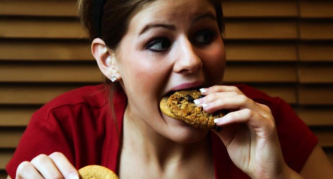 Immagine: Fotolia_28614706_binge eating disorder:aspetti di personalità e difficoltà nell'espressione delle emozioni