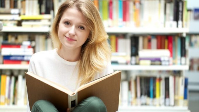Representations, attitudes and beliefs of Italian and French undergraduates about University: an empirical study