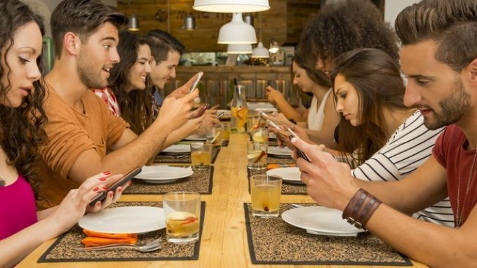 E’ tempo di connettersi! La Nomofobia e la paura di essere offline