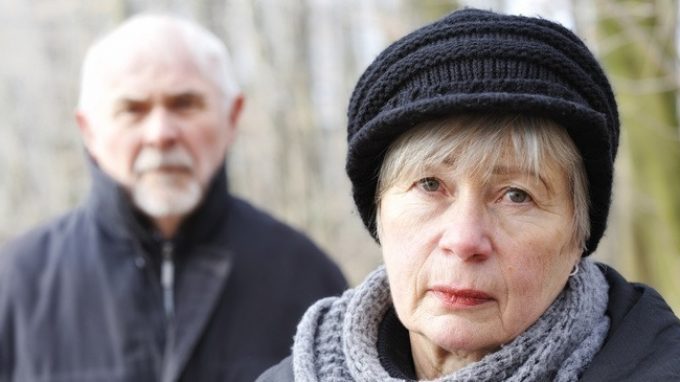 Prendersi cura di un malato di Alzheimer: più stress per i coniugi