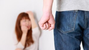 Immagine: Fotolia_42590805_Indagine sulla violenza domestica guarda un film e ti dirò chi sei!