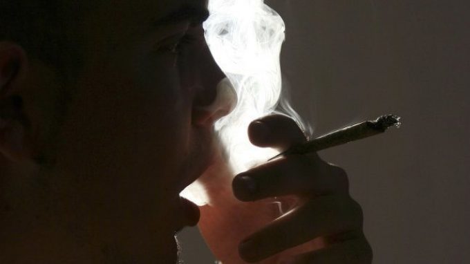 Chi consuma cannabis in adolescenza mostra un deficit nella memoria episodica