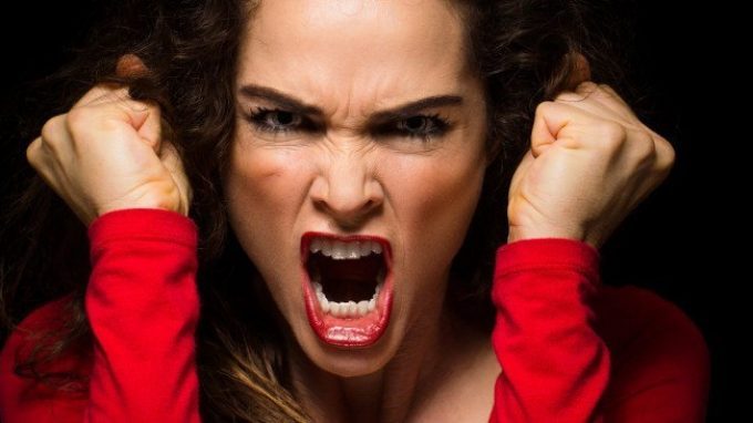 Amazzoni dentro: origini e cause dell’aggressività femminile