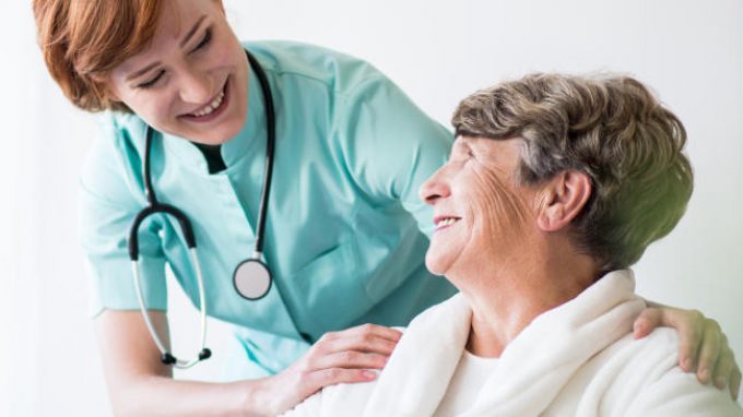 Come l’etnia del paziente cambia il comportamento del medico