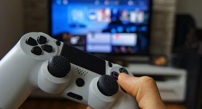 Fotolia_77085636_Il cervello dei videogamer cronici evidenzia una iperconnettività pregio o difetto?