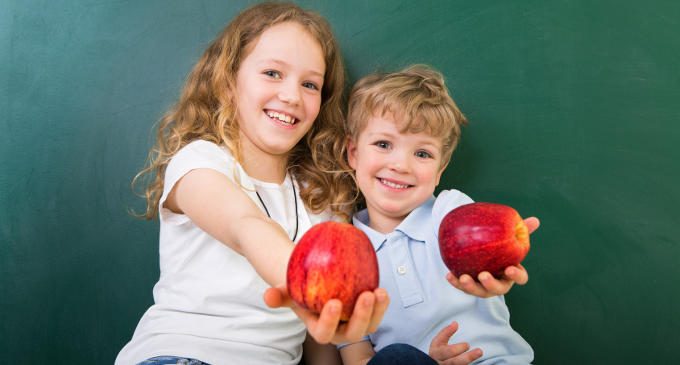 Mangiare bene promuovere abitudini alimentari sane nei bambini