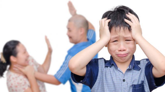 Violenza domestica: come i partner abusanti utilizzano i propri figli per controllare le partner ed ex partner?
