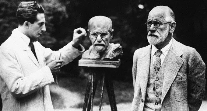 Freud morto la psicoanalisi vive - SLIDER