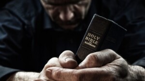 La Chiesa Cattolica, tra condanne e apologie
