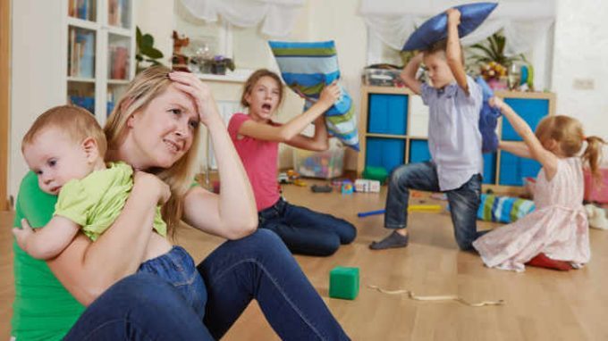 Madri pentite e coppie “childfree”: la nuova corrente dell’ anti-genitorialità!