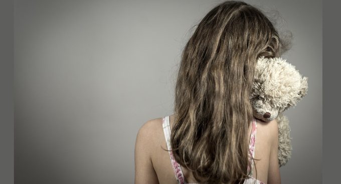 Abuso sessuale infantile: riconoscere i segni per intervenire efficacemente