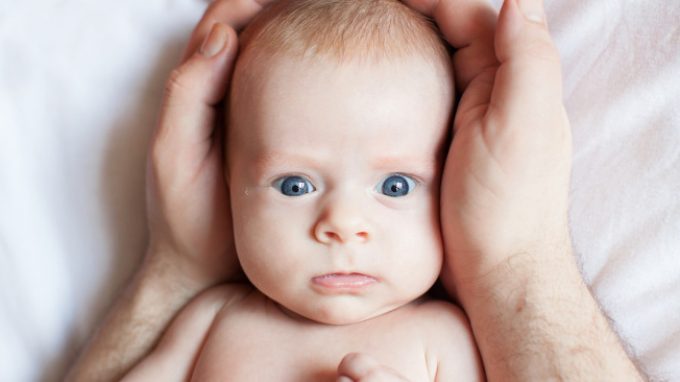 La rassomiglianza facciale dei propri figli: effetti sui genitori