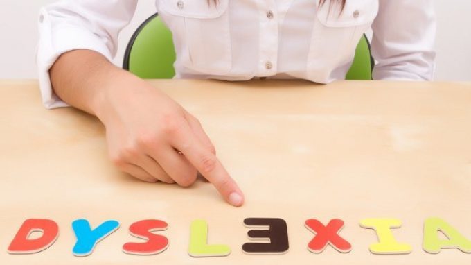 Trattamento della dislessia: nuove tecniche per aiutare i dislessici nella lettura