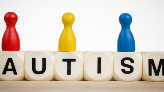 L’autismo non è solo questione di cervello. Ipersensibilità tattile, ansia ed evitamento dei contatti sociali