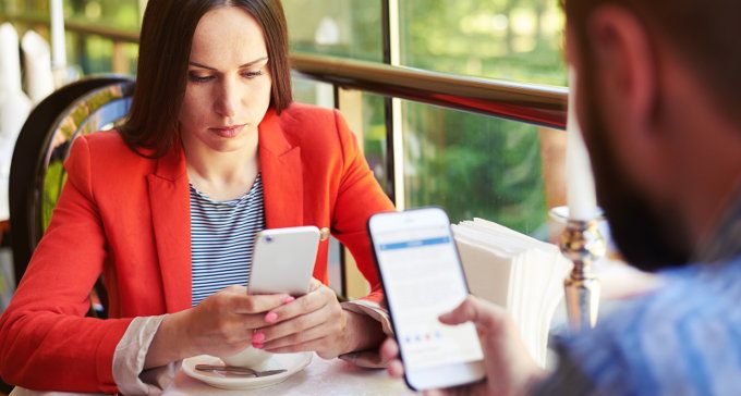 Dalla finestra di Johari al phubbing: relazioni sempre più social