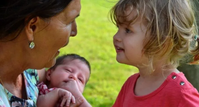 Campanilisti in culla: i bambini piccoli danno più credito a chi parla la loro lingua