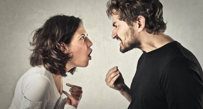 Cinque meccanismi comunicativi disfunzionali con cui danneggi la coppia o la famiglia