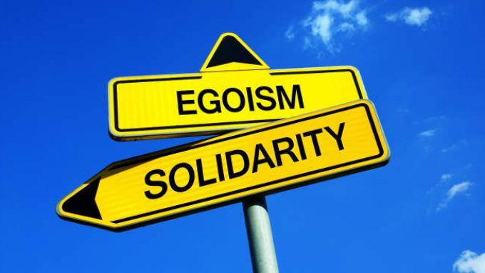 Cosa motiva il comportamento prosociale nei narcisisti?
