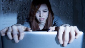 Cyberbullismo e comportamenti a rischio suicidario: esiste un collegamento?