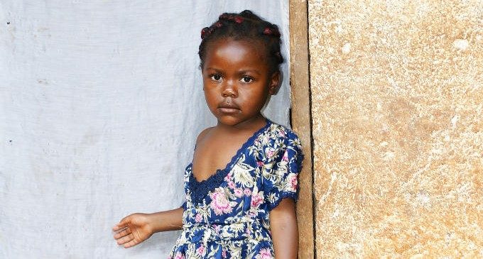Significato e implicazioni psicologiche del breast ironing nelle comunità camerunesi